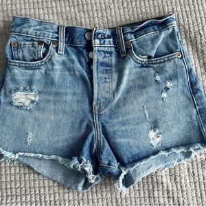 Levi’s button fly distressed shorts size 26